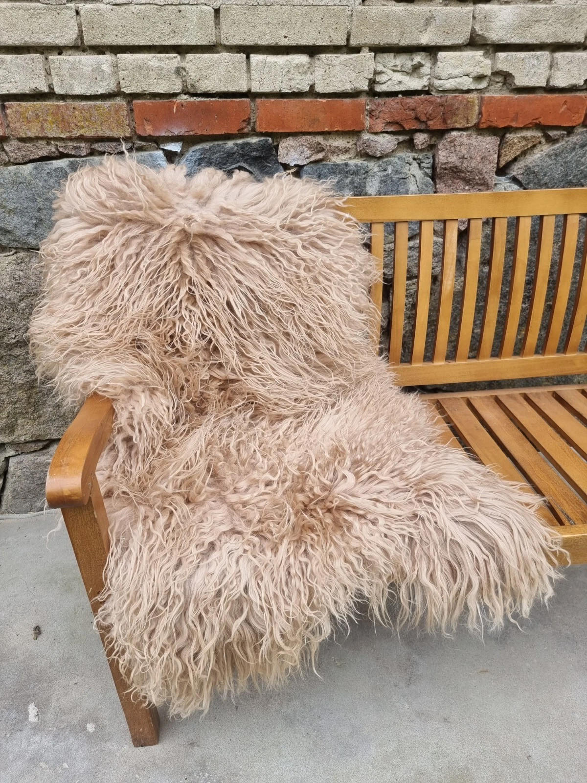 LAMMFELL Island Langhaar natur lockig weich Premium Cappuccino ca. 115 cm - Cappuccino, Fell (65/115cm) - Provellus