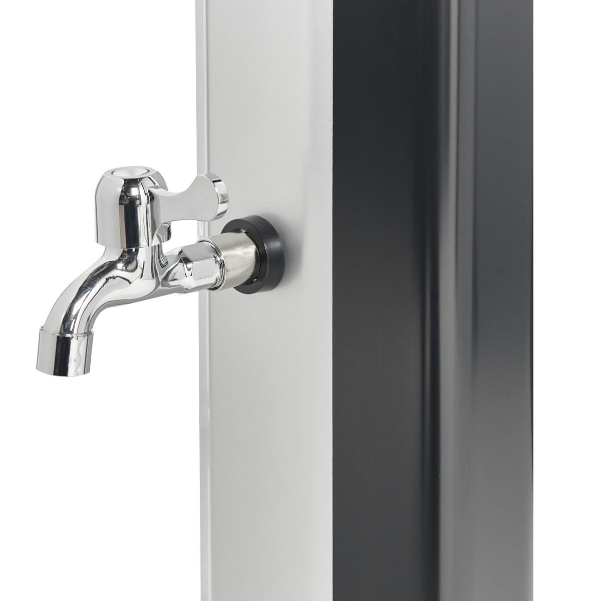 FREISTEHENDE solarbetriebene Gartendusche Silber Topocalma - Silberfarben/Schwarz, Kunststoff (18/217/15cm) - Beliani
