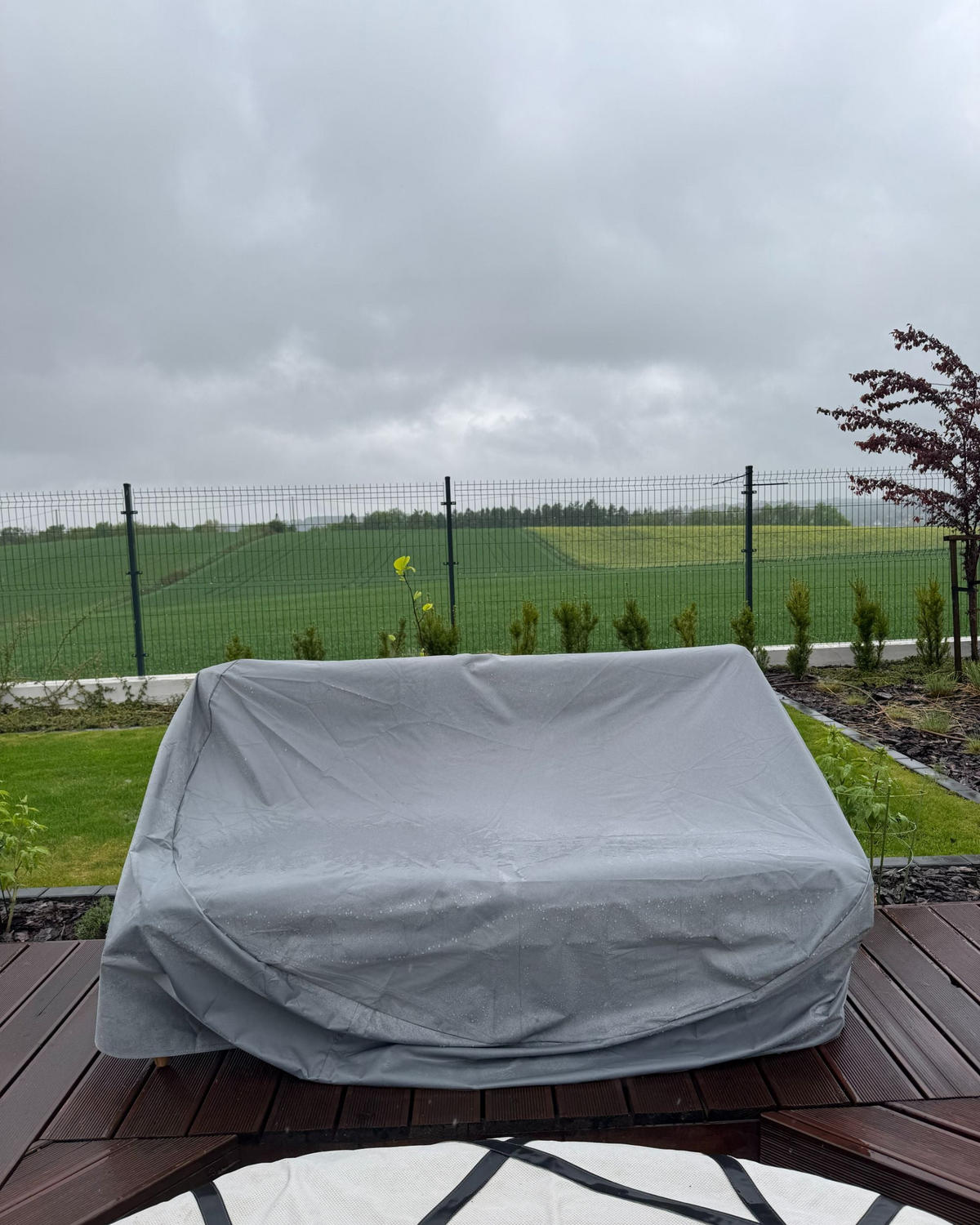 HUSĂ DE PROTECȚIE PLOAIE pentru pat dublu pentru grădină SYLT 165/140/75 cm Chuva - gri, material plastic (165/75/140cm) - Beliani