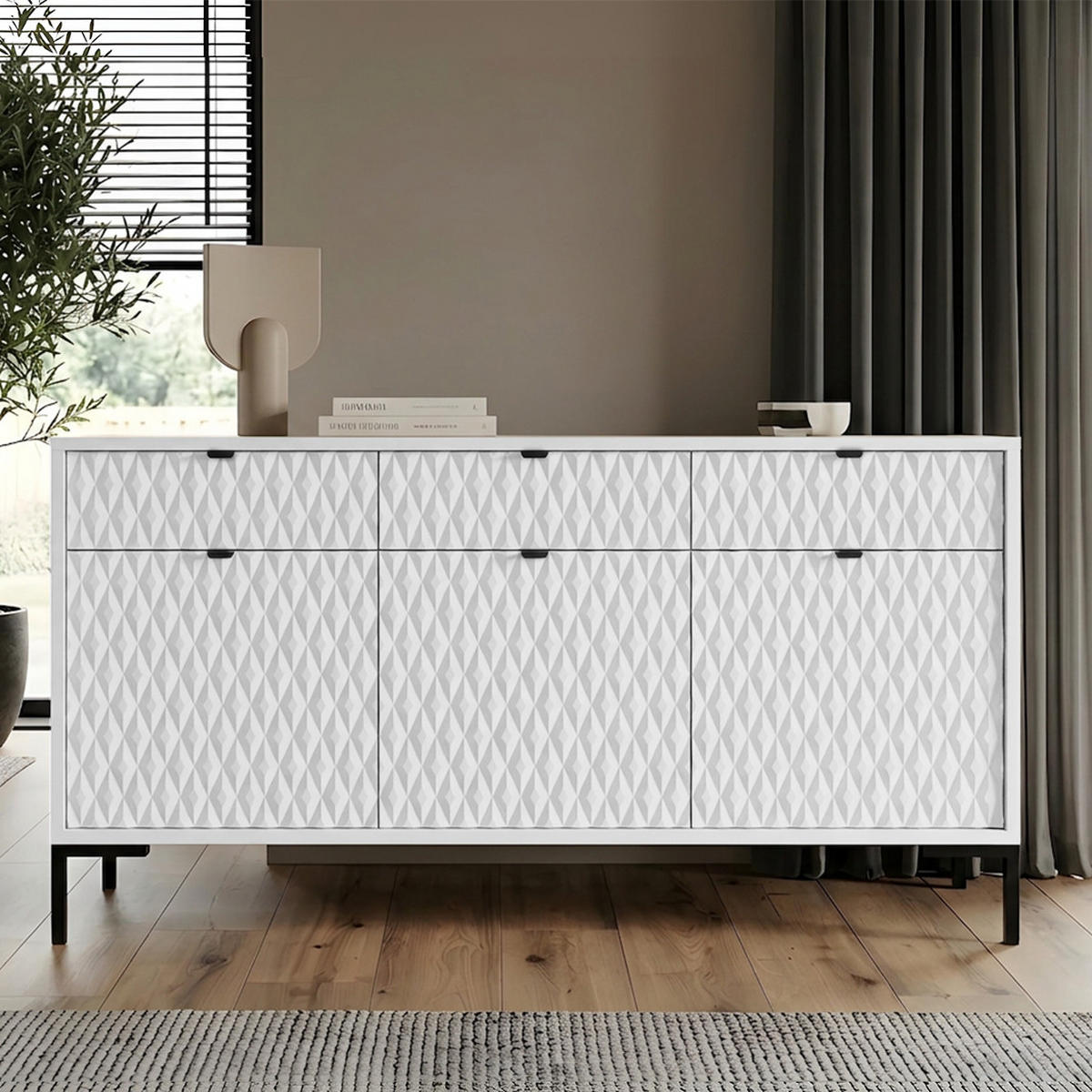 KOMODA Montreal se 3 dvířky a 3 zásuvkami, dekorativní 3D čela, 150 cm, bílá - bílá/černá, kov/kompozitní dřevo (150/85/40cm) - Beautysofa