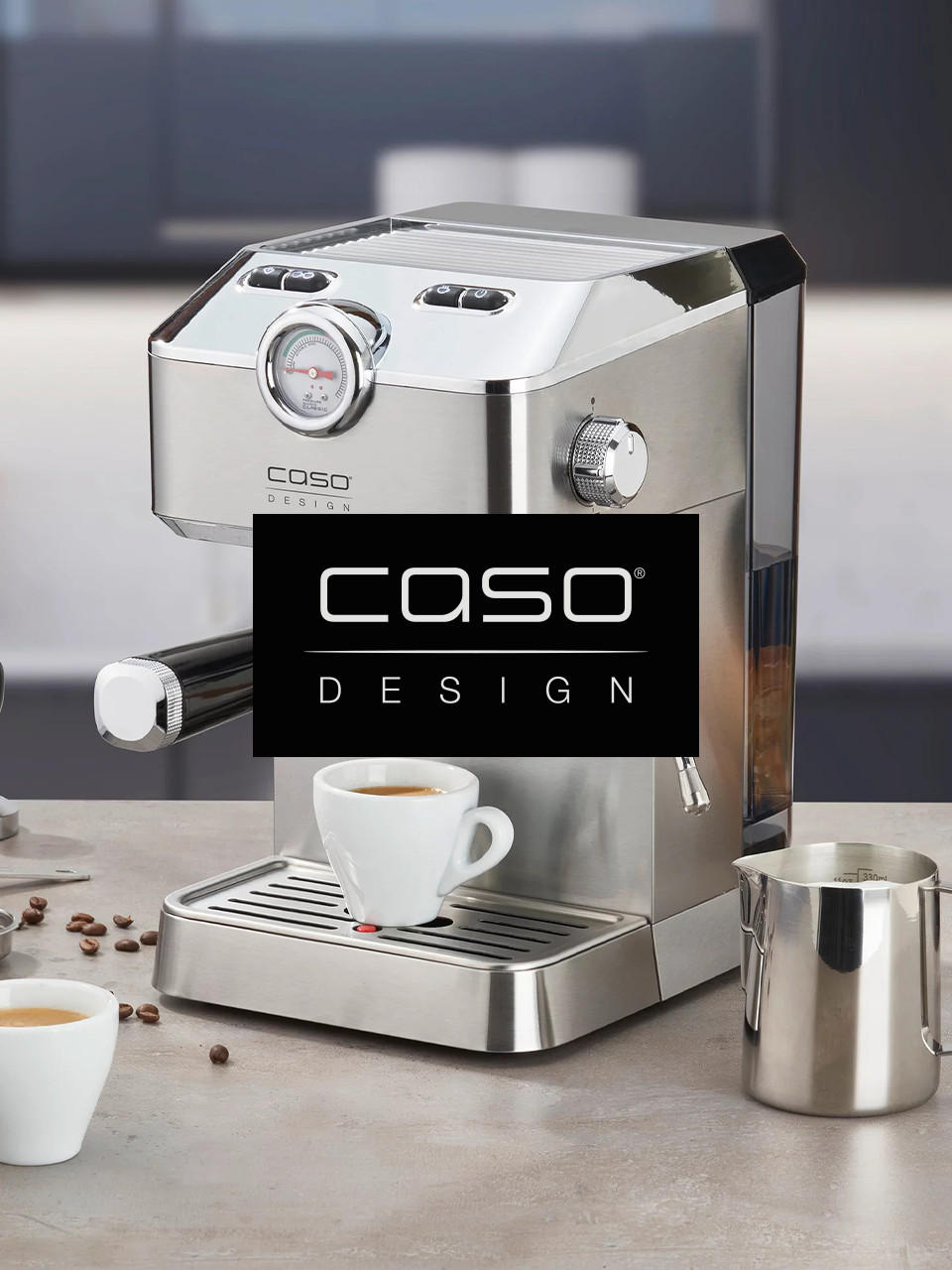 Silber Kaffemaschine & weiße Tassen - Caso Design