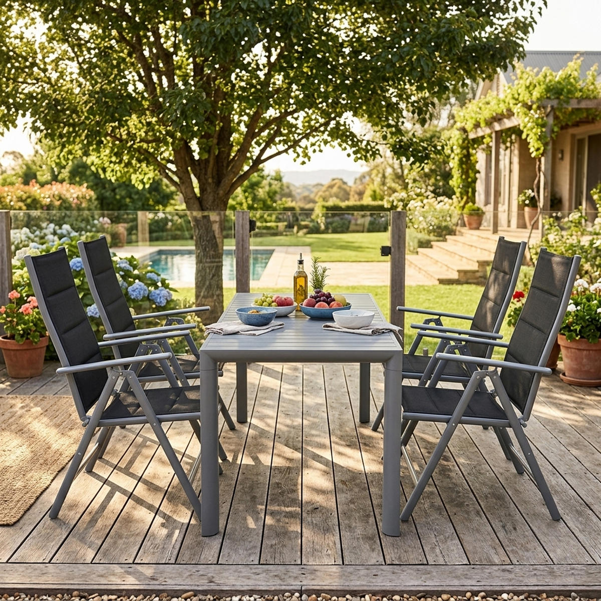 GARTEN-GARNITUR Ashford - 5-teilige Garten-Essgruppe (4x Klappsessel, Aluminium silbergrau + Textilgewebe gepolstert schwarz - Grau, Metall - TPFGarden