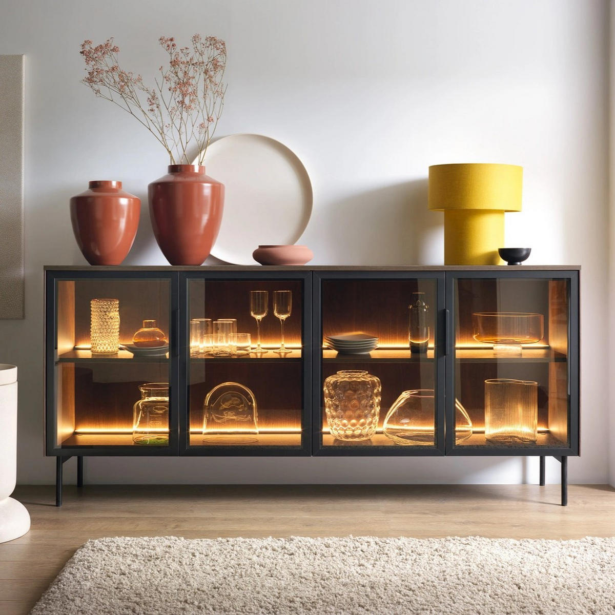 SIDEBOARD LUMI 181 cm Eiche Dunin - mit 4 Glastüren (Braunglas) und LED - Eichefarben/Schwarz, Holz/Holzwerkstoff (181/83/39cm) - Ravio