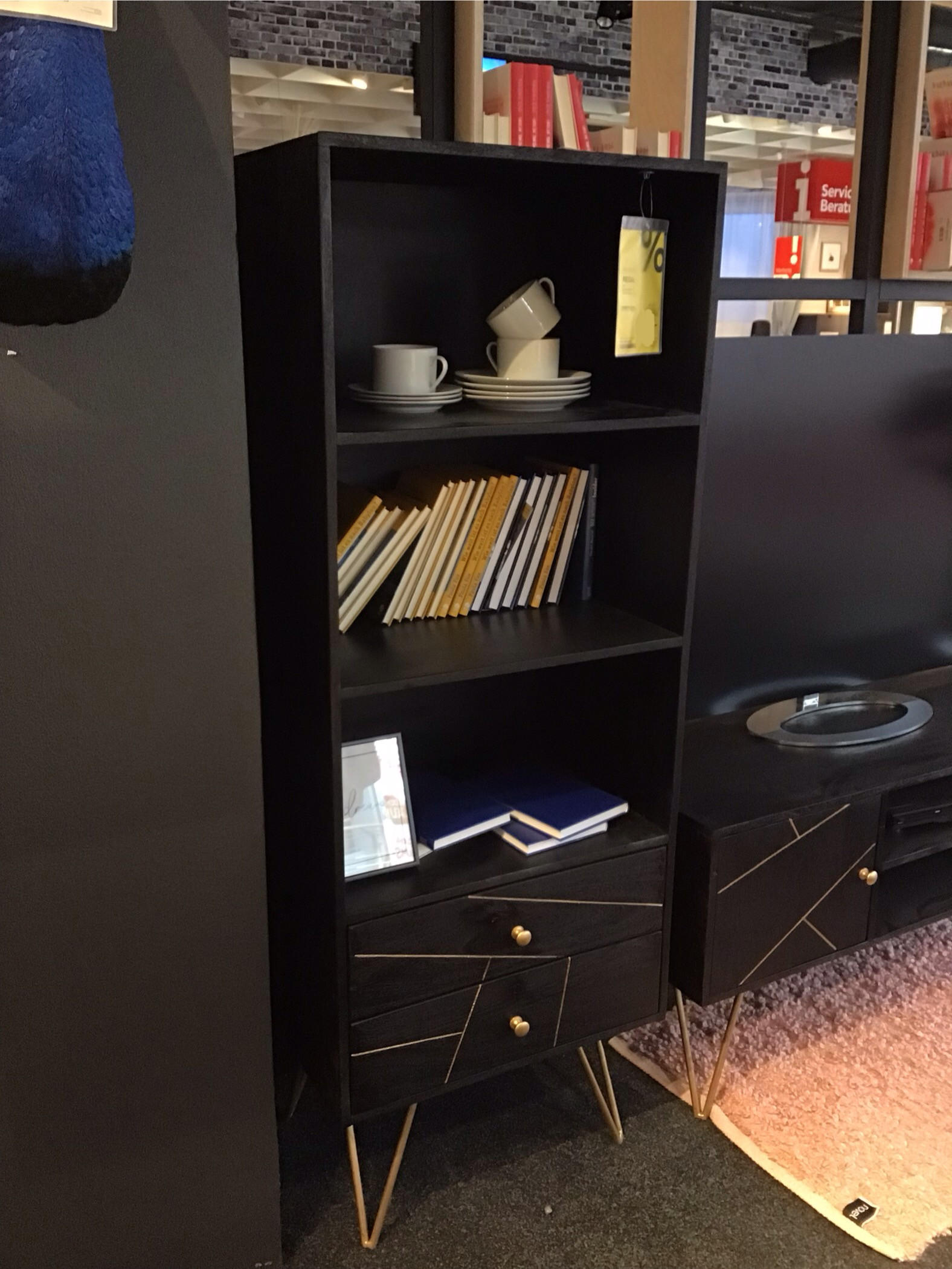 SIDEBOARD & REGAL FIN - Carryhome