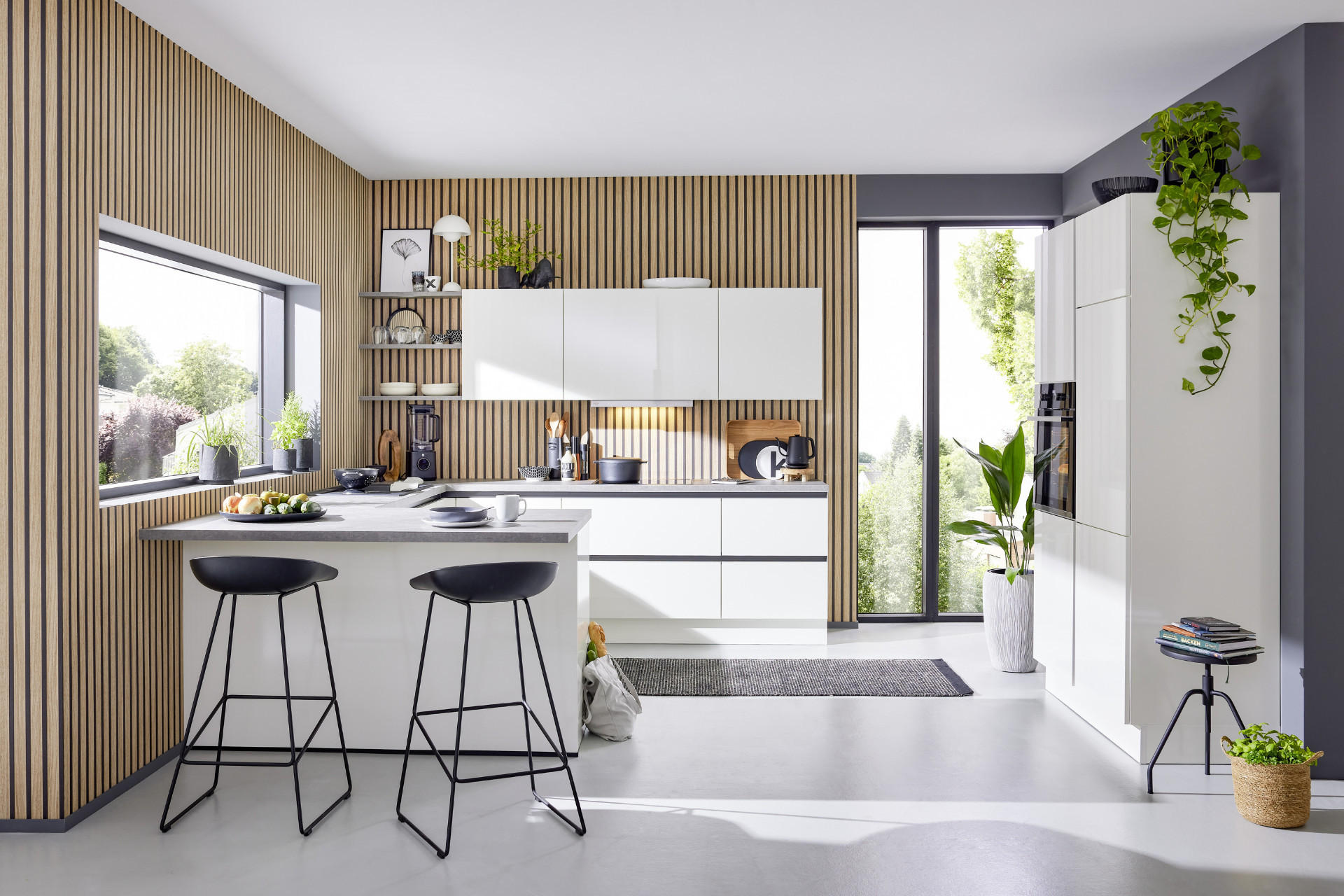 Moderne und helle Küche in weiss von Novel