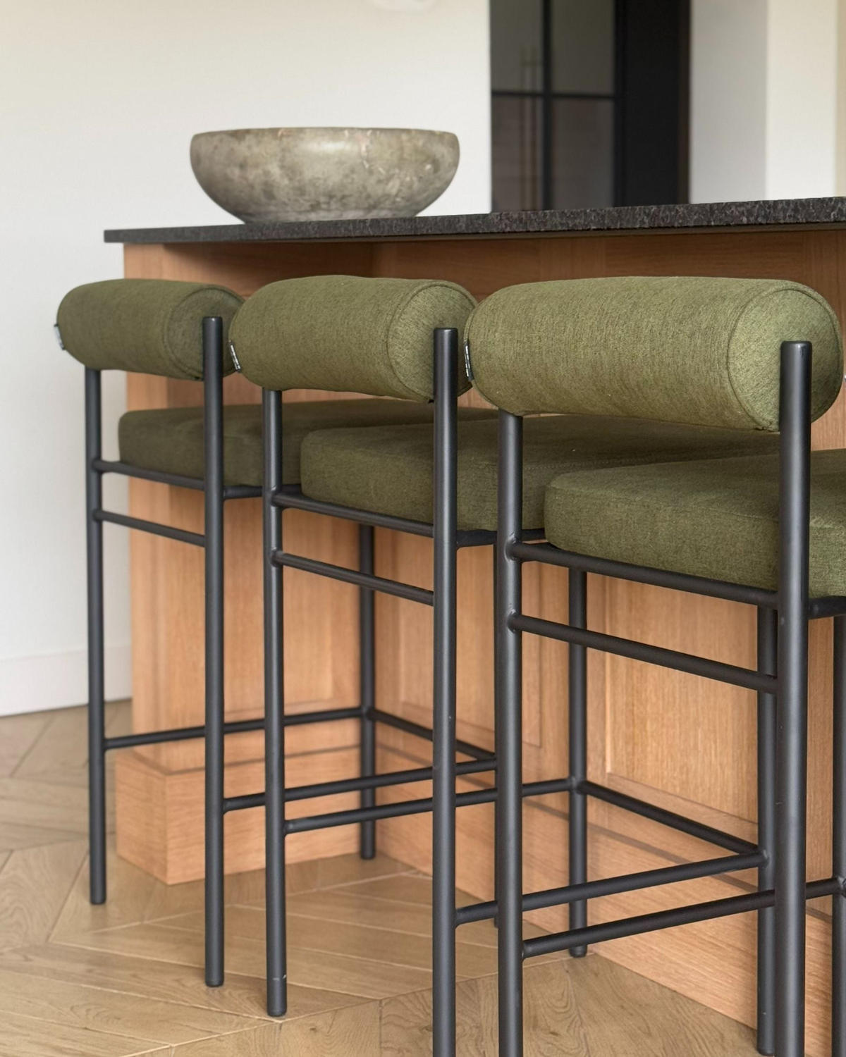 SCAUNE DE BAR set de 2 verde Amaya - măsliniu/negru, material textil/metal (42/82/42cm) - Beliani