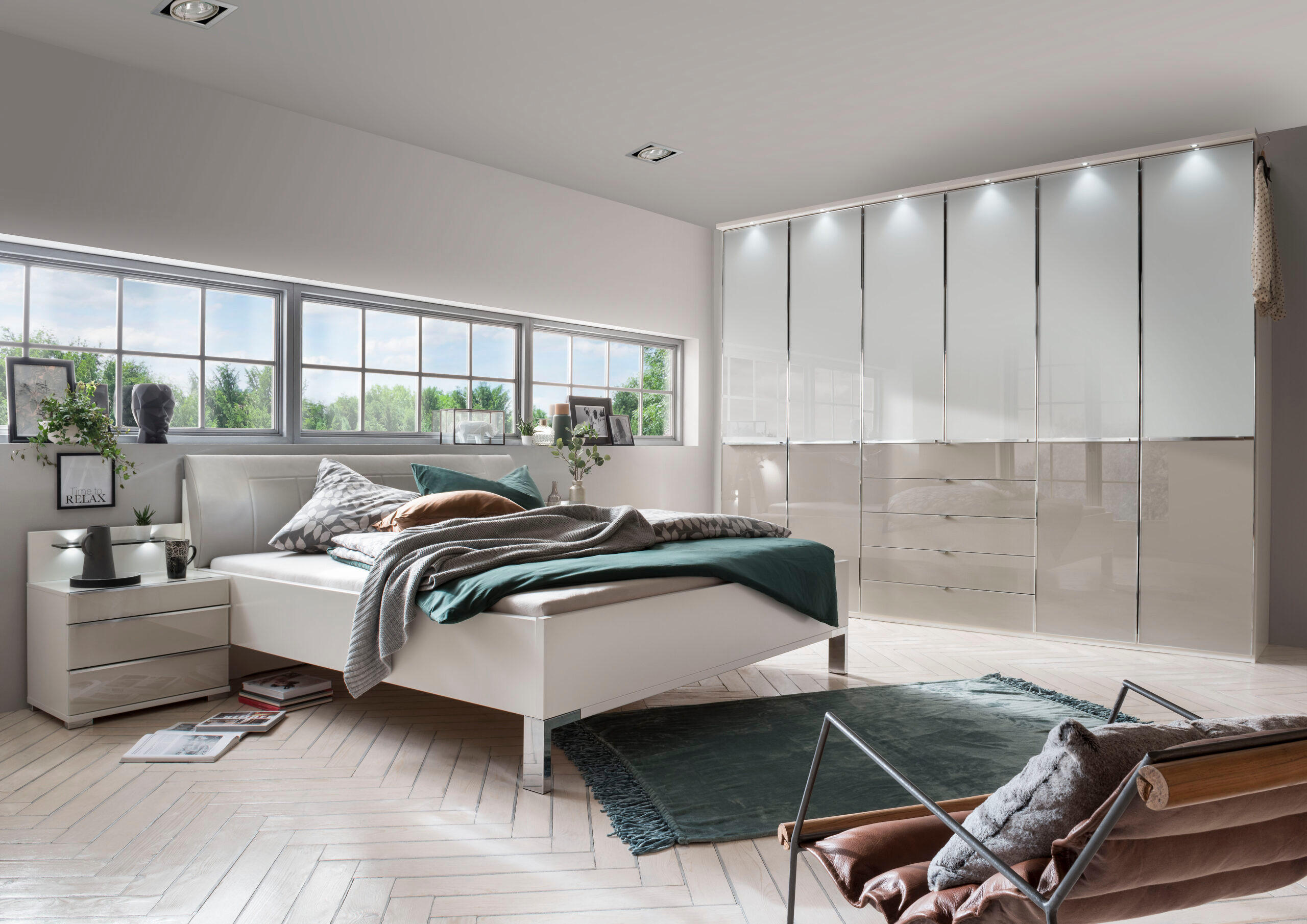 SCHLAFZIMMER Sentara in Weiß und Kieselgrau 4-teilig mit Kleiderschrank 300cm Breite inklusive Beleuchtung, Doppelbett 180x200cm, zwei Nachttische - Weiß, Holzwerkstoff (80/200/120cm)