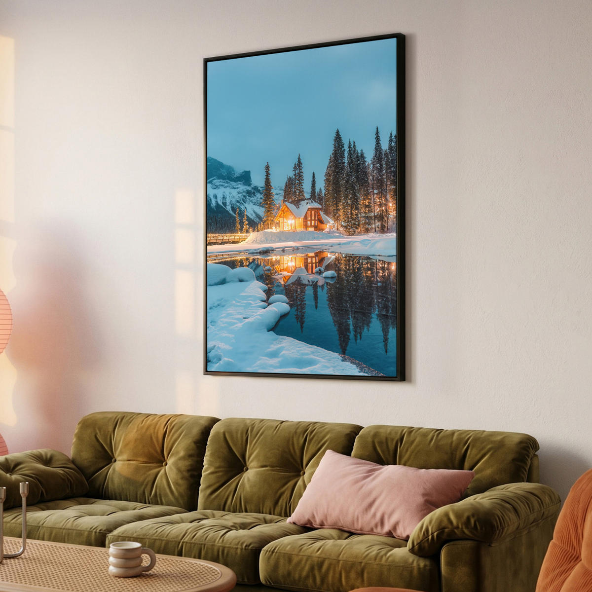 LEINWAND Bilder mit Rahmen - Winterlandschaft - Natur - Haus - Berge - Schnee - 100x150 - Hellblau, Textil (100/150cm) - MuchoWow