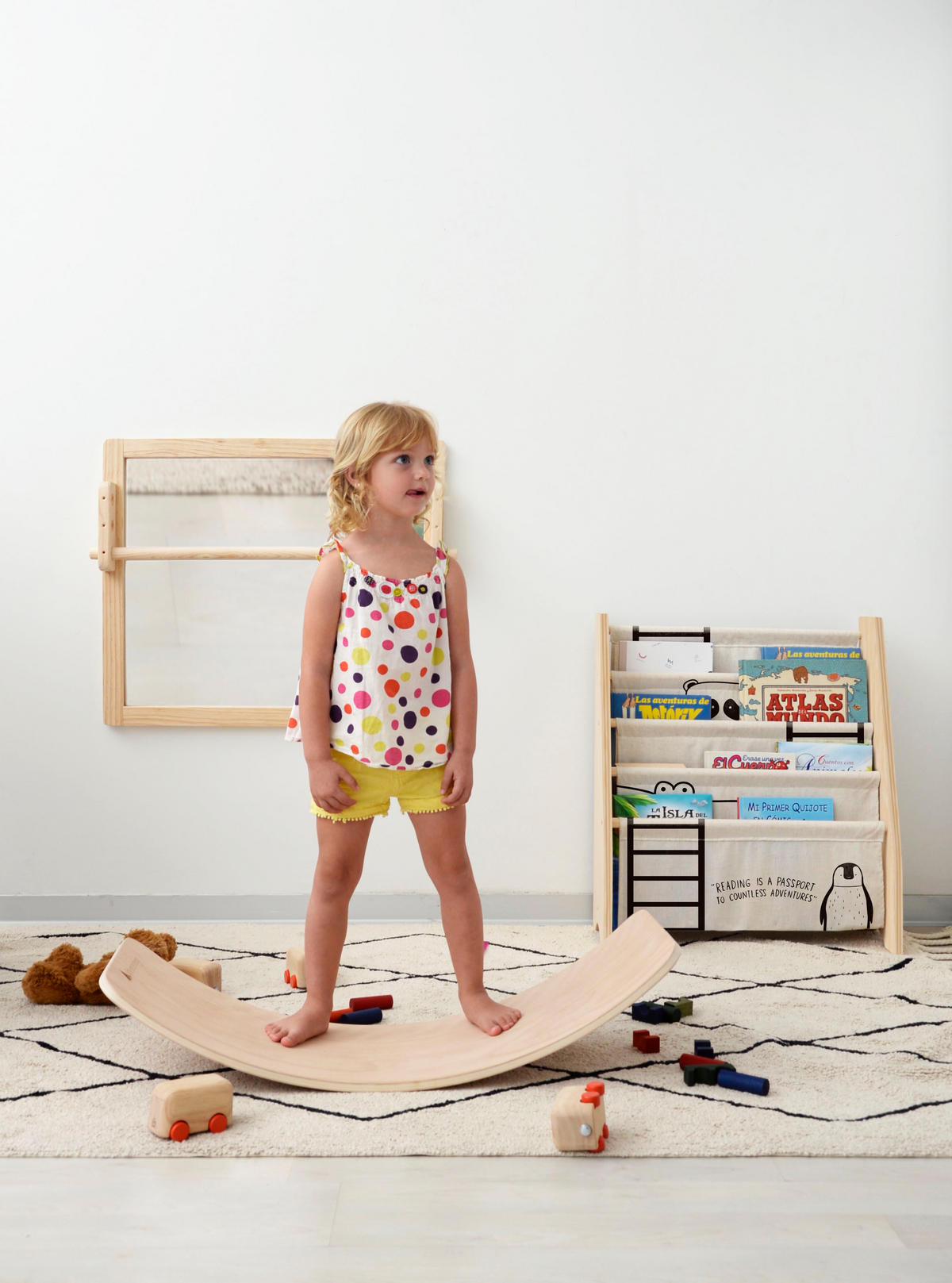 BÜCHERREGAL aus Kiefer-Sperrholz und Textil mit Montessori-Tiermotiven - Beige/Schwarz, Holz (31/71/61cm) - RNT By Really Nice Things