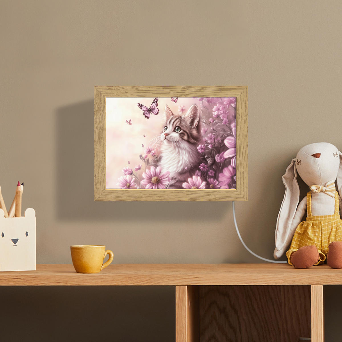 NÁSTĚNNÁ LAMPA Koťátko - Květiny - Motýli - Fialová 20x15 cm - starorůžová, kompozitní dřevo (20/15/8cm) - OnlyWow