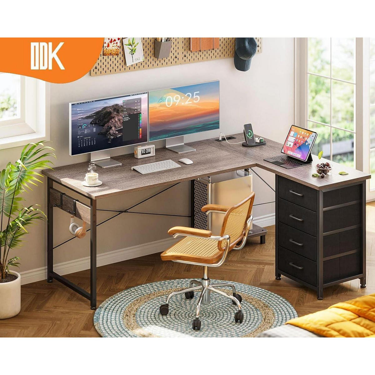 ECKSCHREIBTISCH mit Steckdose und USB 135 x 100 cm Graue Eiche - Grau, Holzwerkstoff (100/135/75.7cm)