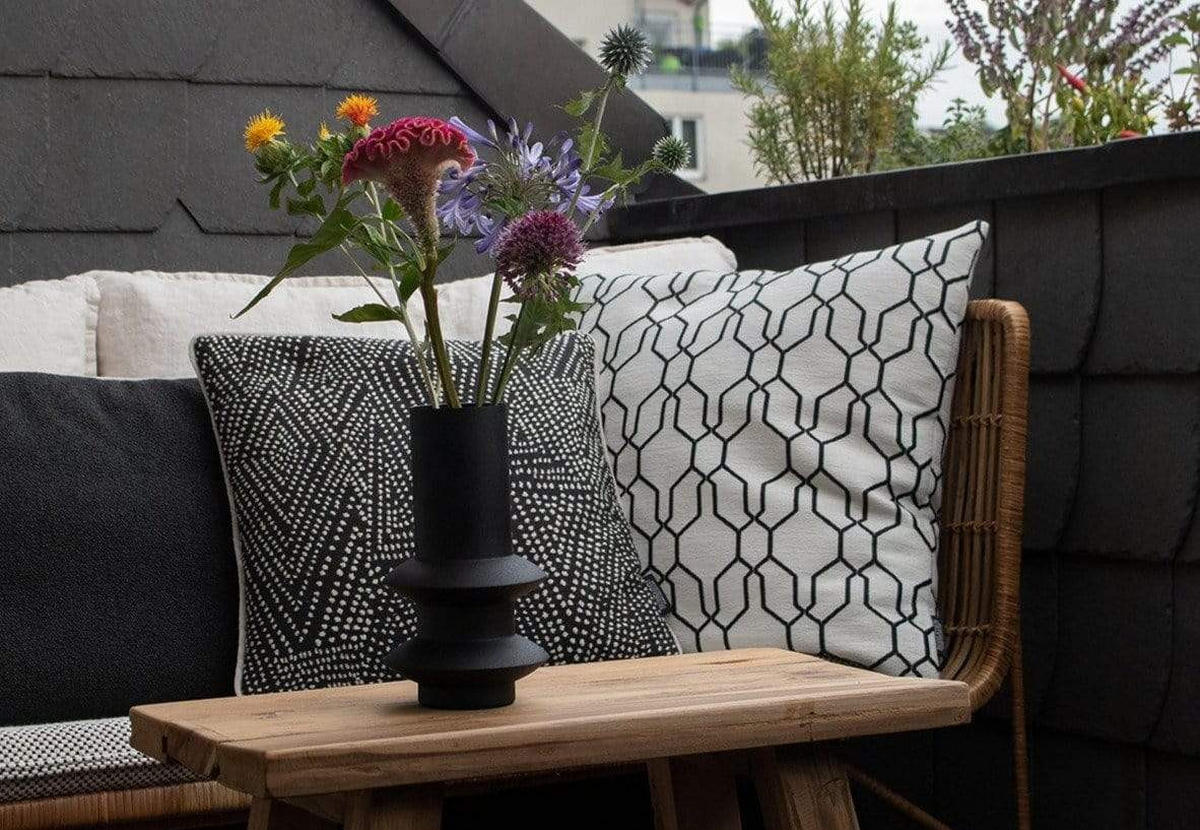 VASE Semra in Schwarz 11/19,5 cm - Schwarz, Metall (19.5cm) - LaLe Living