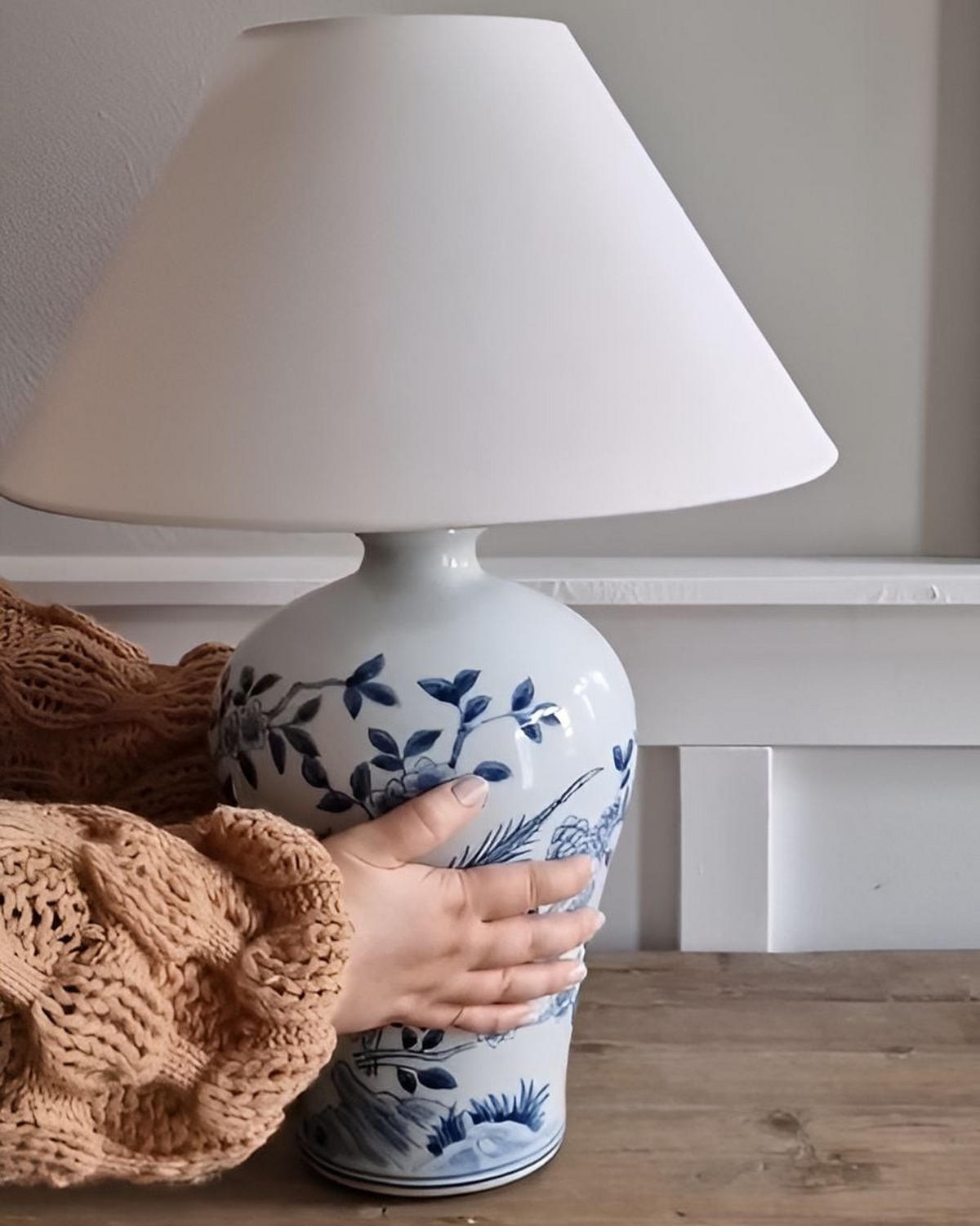STOLNÍ LAMPA Bílá Magros - bílá/modrá, keramika (40/40/55cm) - Beliani