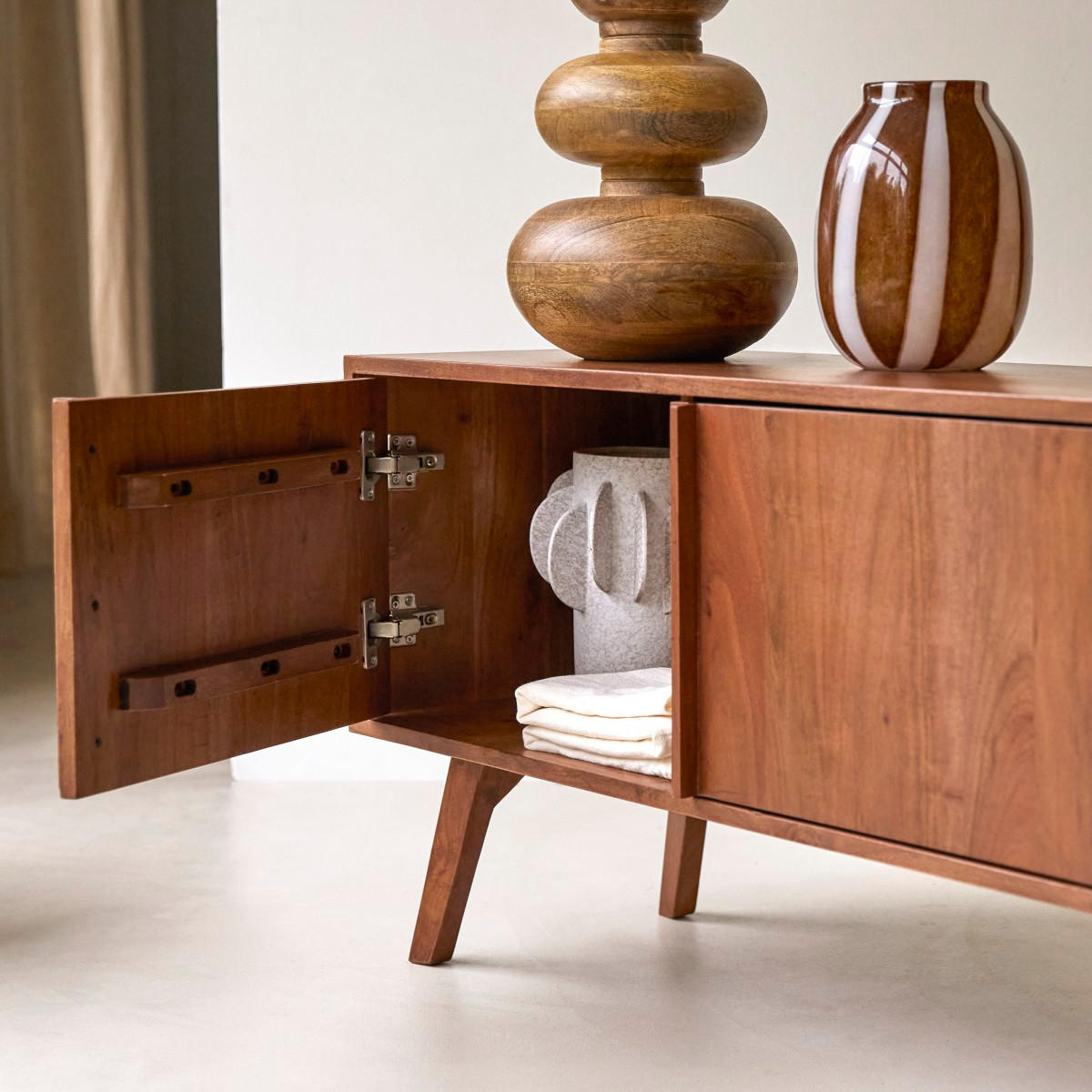 TV-SCHRANK Niels Dunkelbraun aus Akazie - Dunkelbraun, Holz (147/53/35cm) - Tikamoon