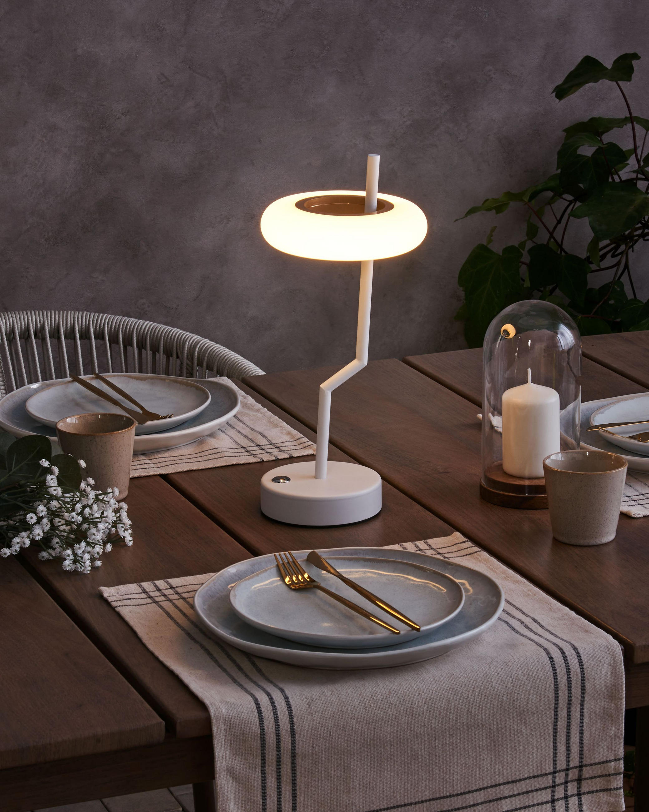 LED-TISCHLEUCHTE Weiß/Heller Holzfarbton Alviela - Hellbraun/Weiß, Metall (16/16/36cm) - Beliani