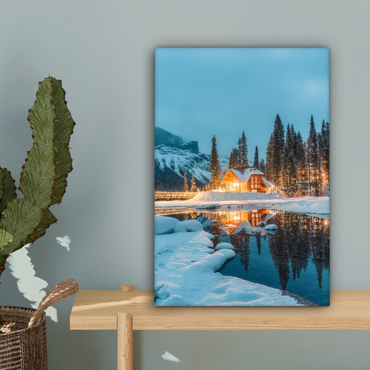 LEINWANDBILD Winterlandschaft - Natur - Haus - Berge - Schnee Deko Wohnzimmer 20x30 cm - Hellblau, Textil (20/30cm) - MuchoWow