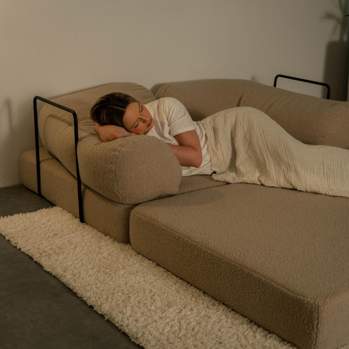 ROHOVÁ SEDAČKA KELI modulární Boneless pohovka s funkcí spaní, černá QUELLE 100 - černá, textil (270/160cm) - MASSENO