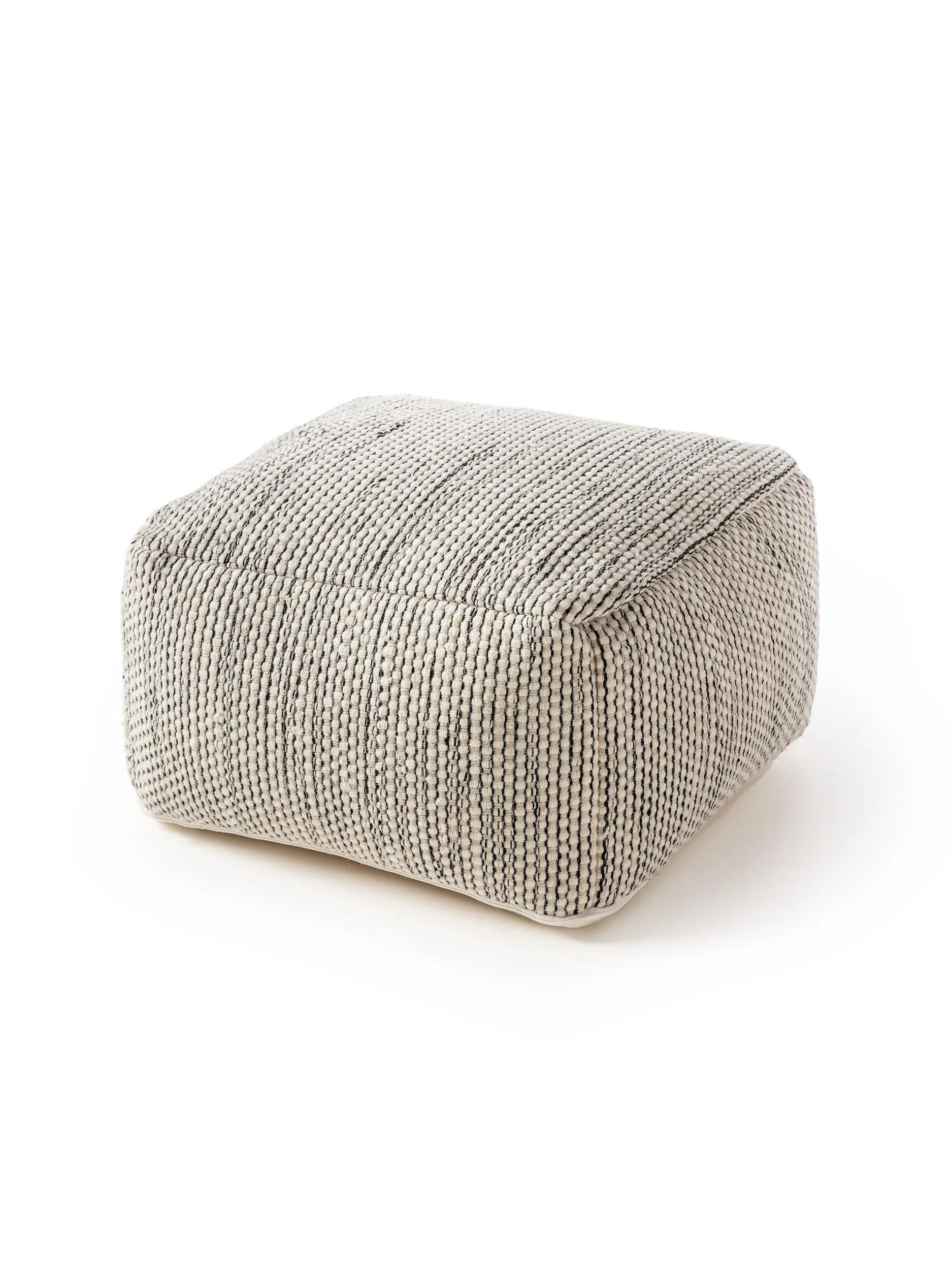 WOLL-POUF handgefertigt Rocco Beige/Schwarz 55x55x30 cm - Beige, Textil (55/30/55cm) - benuta Pure