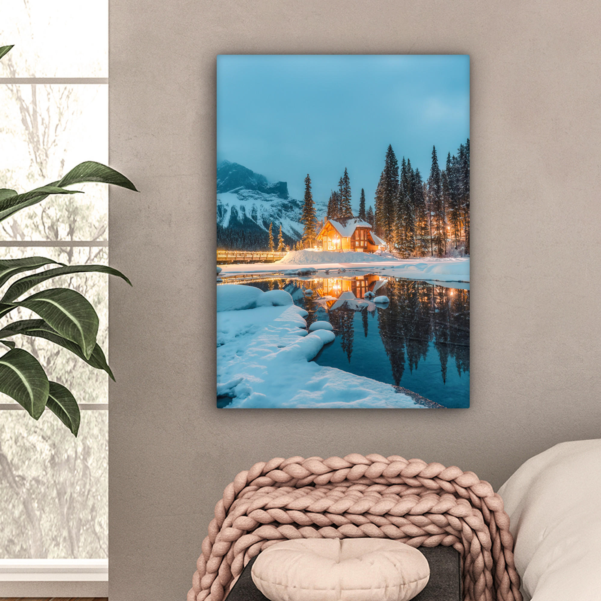 LEINWANDBILD Winterlandschaft - Natur - Haus - Berge - Schnee 60x80 cm - Hellblau, Textil (60/80cm) - MuchoWow