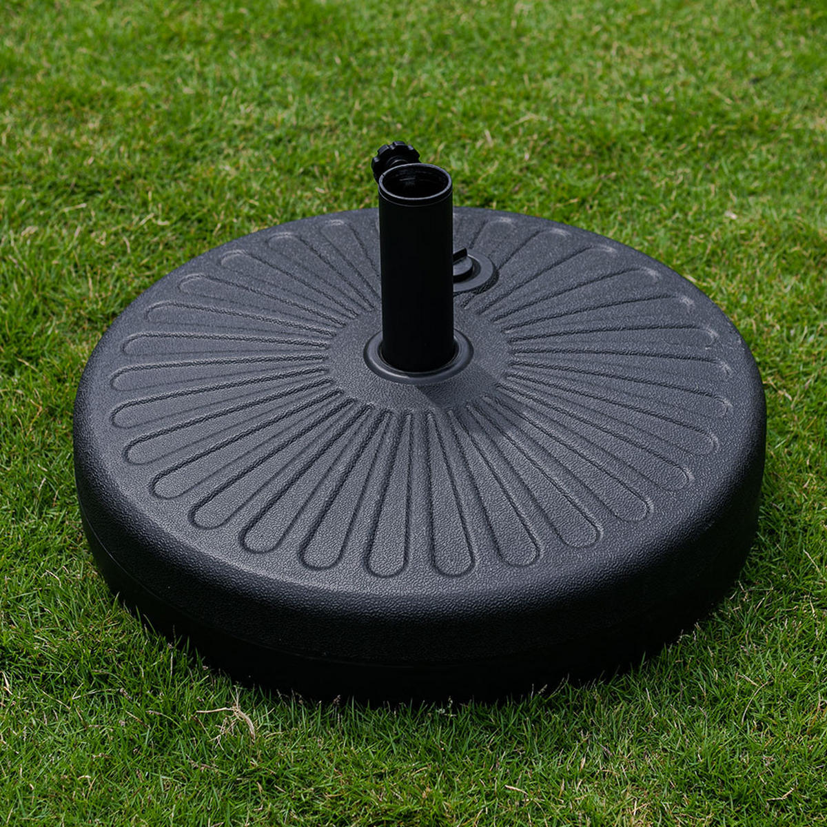 SONNENSCHIRMSTÄNDER Sonnenschirmfuß aus PP in Schwarz mit dekorativem Muster round befüllbar wetterfest standfest Ø56 × 30 cm befüllt bis zu 28 kg - Schwarz, Kunststoff (56/30cm) - Livingandhome