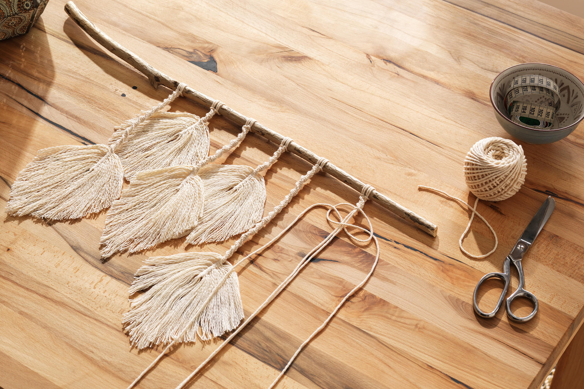 Makramee Anleitung Feder-Wandschmuck: Step 2