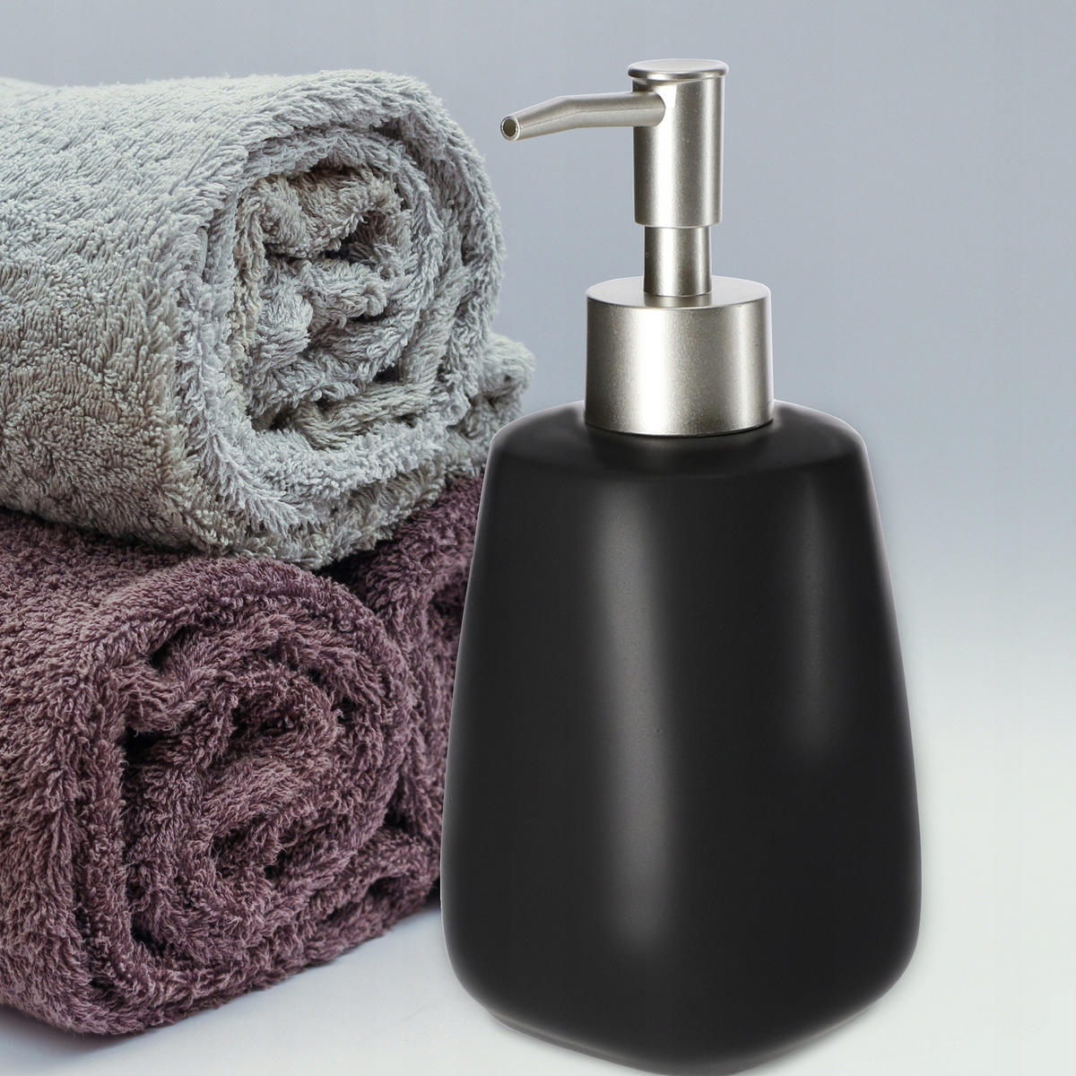 SEIFENSPENDER mit Pumpe 400 ml, schwarz - Schwarz, Keramik (8/17.5/8cm) - KADAX