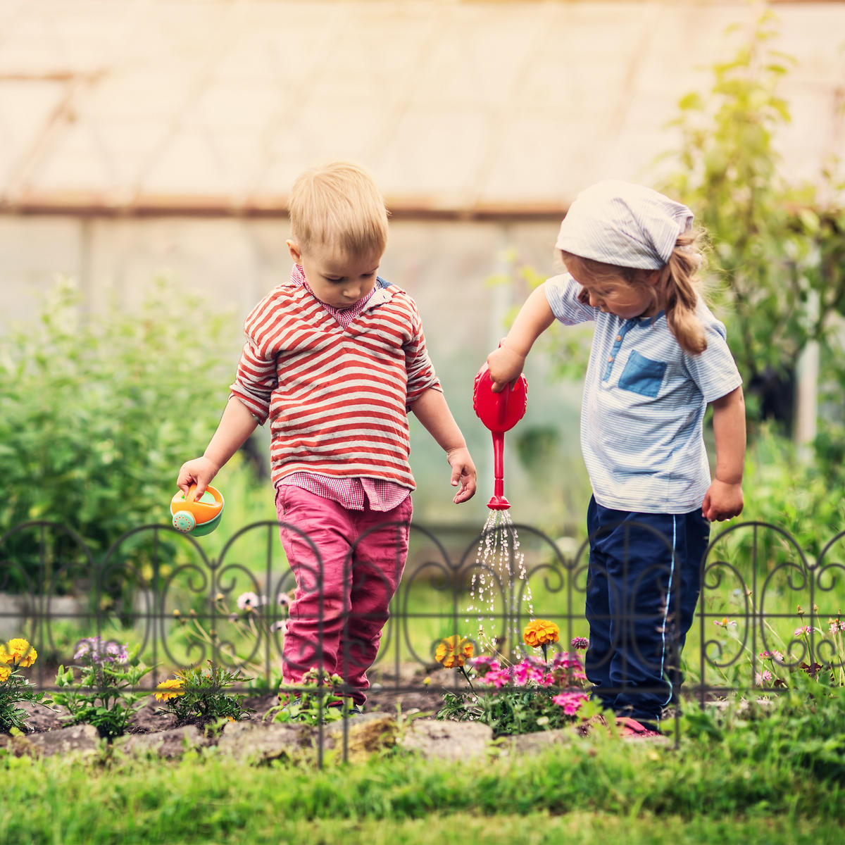 4XBEETEINFASSUNG - Schwarz, Metall (39/28.5/1cm) - Relaxdays