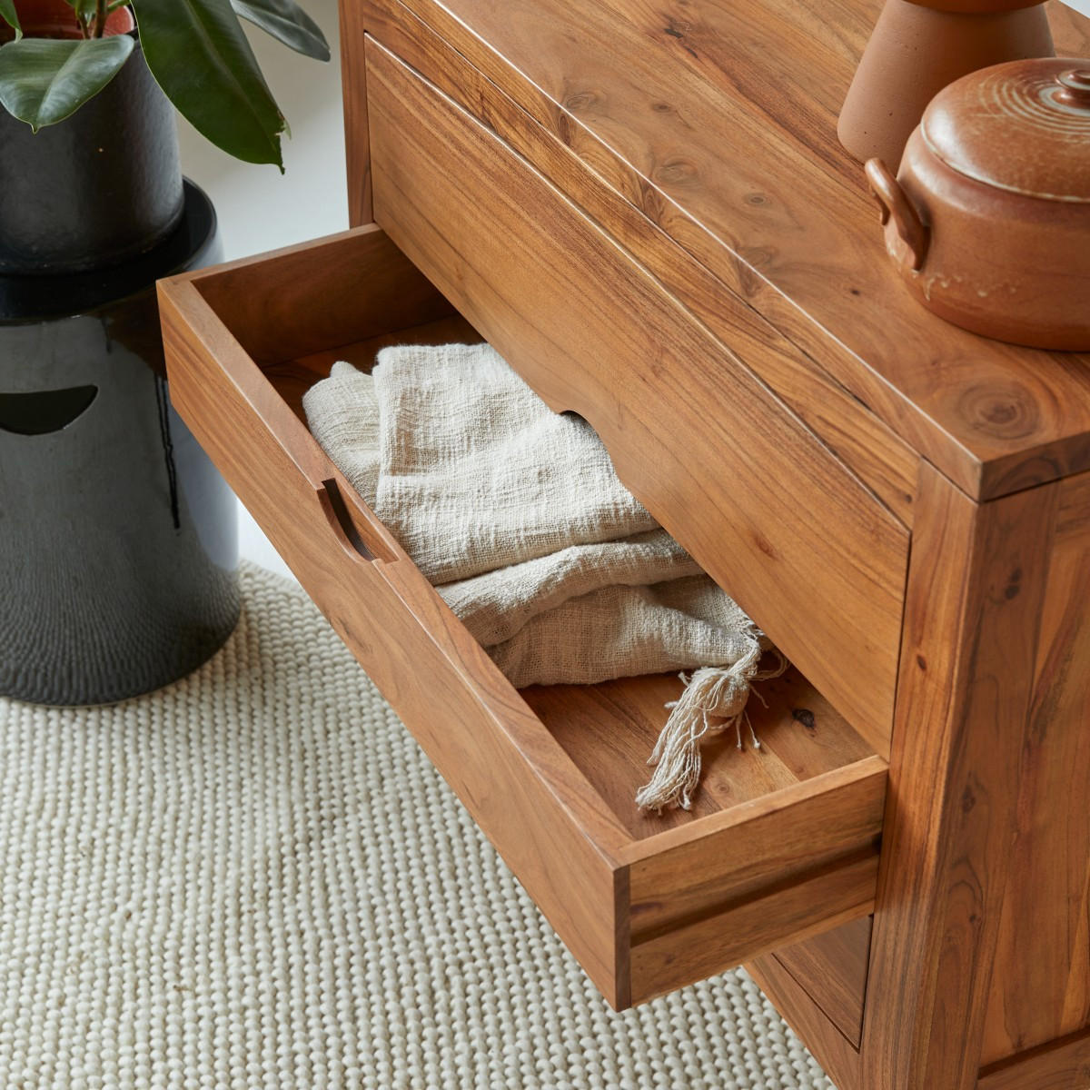KOMMODE Bonnie Braun aus Akazie - Braun, Holz (90/77/40cm) - Tikamoon