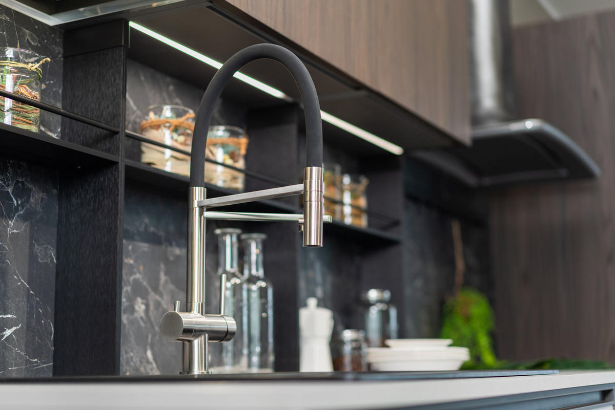 3-WEGE-KÜCHENARMATUR, Edelstahl Massiv aus Chirurgenstahl, Gebürstet und Schwarz, 2-Strahl-Brause - Schwarz, Metall (24/49/24cm) - VIZIO