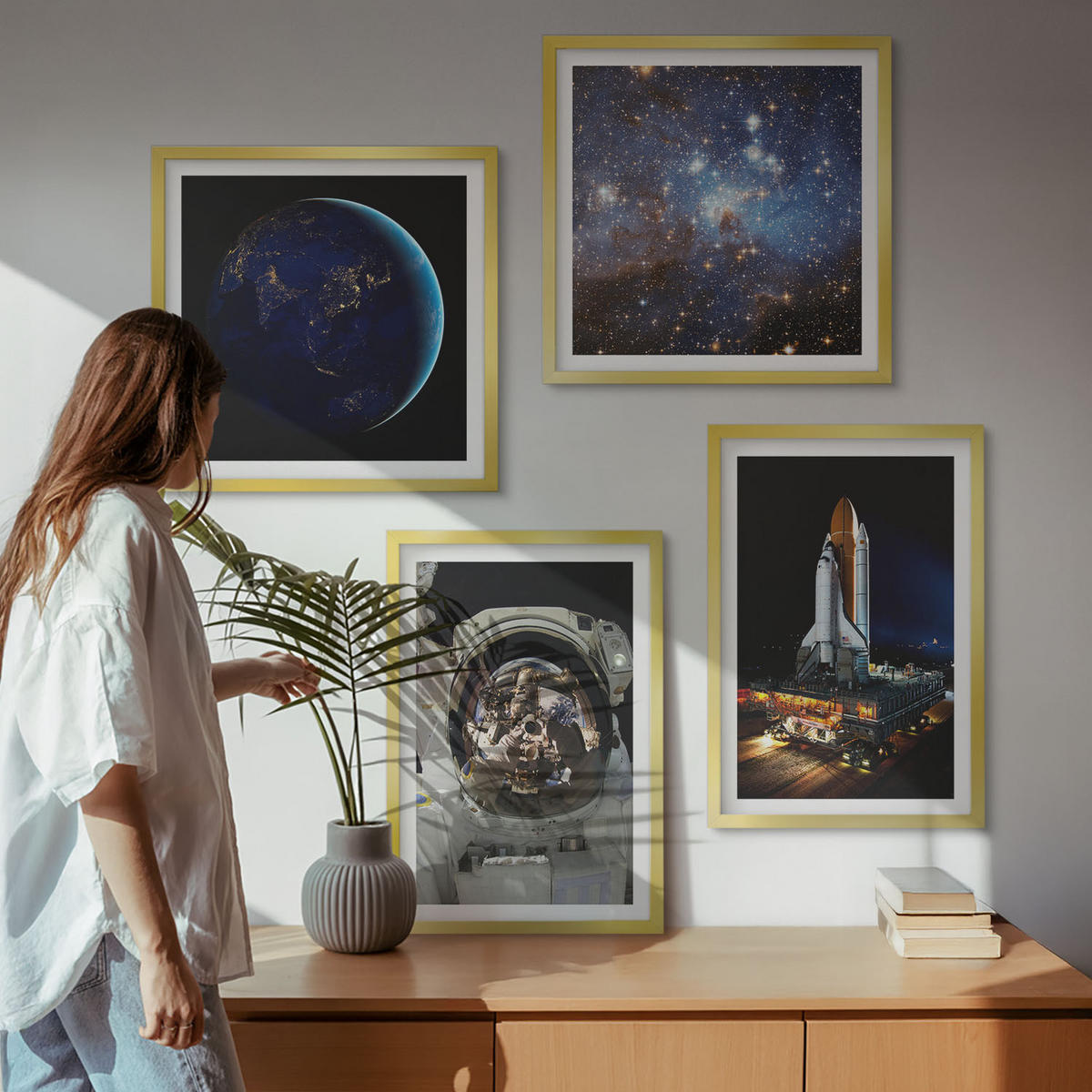 WANDBILDER 4er Set - 50x50 cm & 40x60 cm Goldrahmen - Weltraum Erde Astronaut Rakete - Goldfarben, Kunststoff (50/50cm) - ArtPrintCave