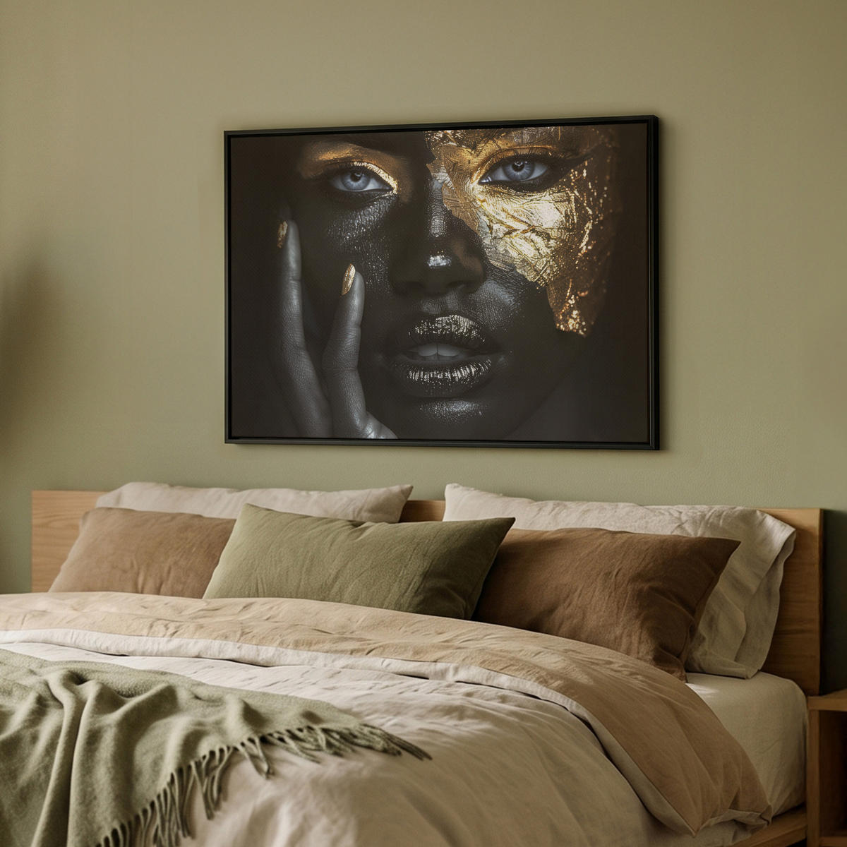 LEINWAND Bilder mit Rahmen - Frau - Gold - Porträt - Schwarz-Weiß - Luxus - 70x50 - Hellblau, Textil (70/50cm) - MuchoWow