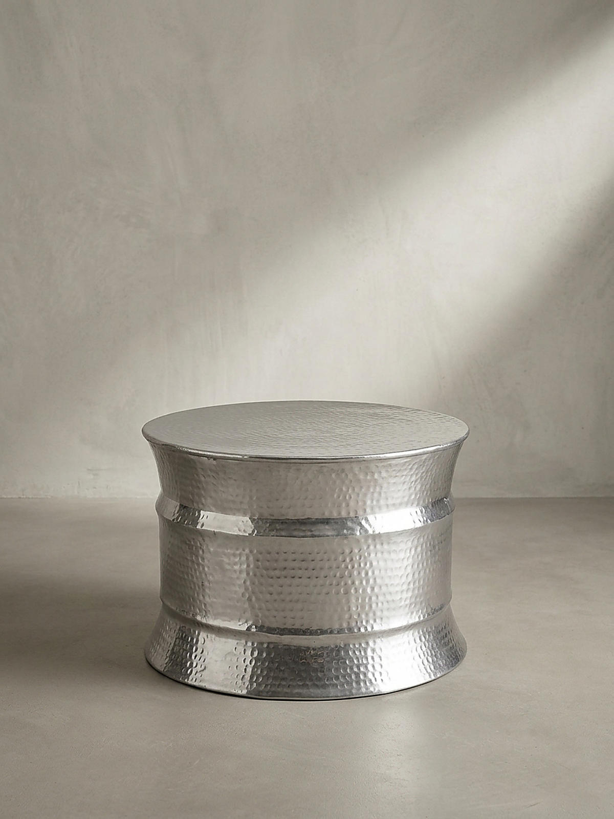 COUCHTISCH orientalisch rund Aluminium Hammerschlag-Look handgefertigt, Silber 62 x 62 x 41 cm - Silberfarben, Metall (62/62/41cm) - KADIMA DESIGN