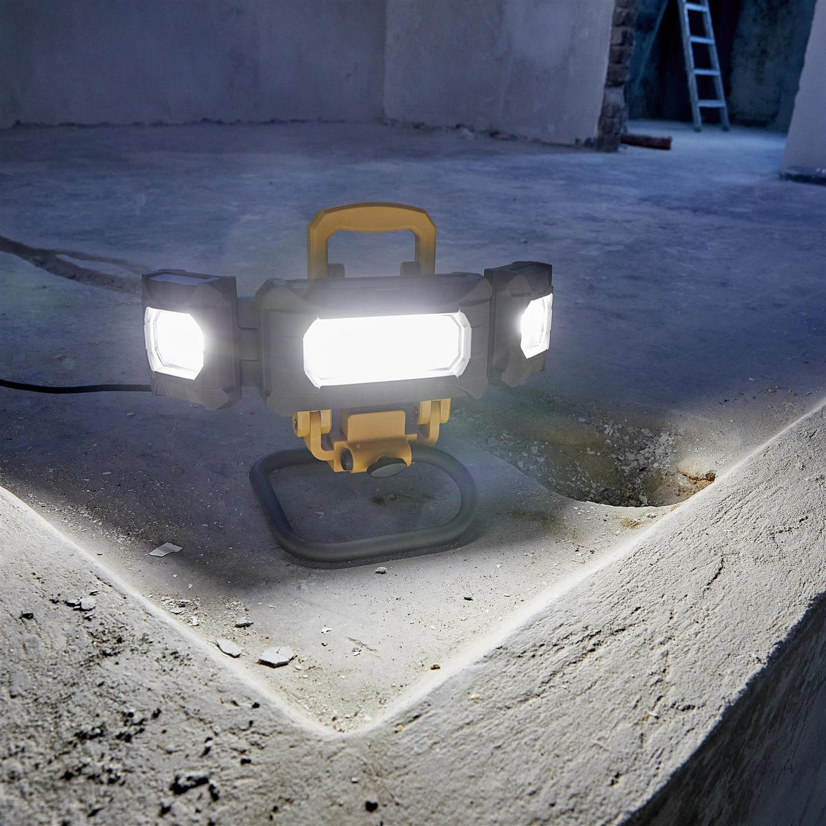 LED-ARBEITSSTRAHLER - mit schwenkbaren Seitenstrahlern und 4000 Lumen für Baustellen und Werkstätten, 2er-Set - Schwarz, Metall (76/76/147cm) - Northpoint