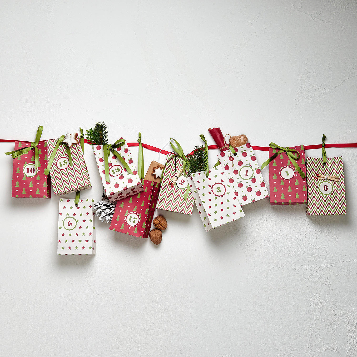 ADVENTSKALENDER Surprise - Rot, Papier (24cm) - Butlers