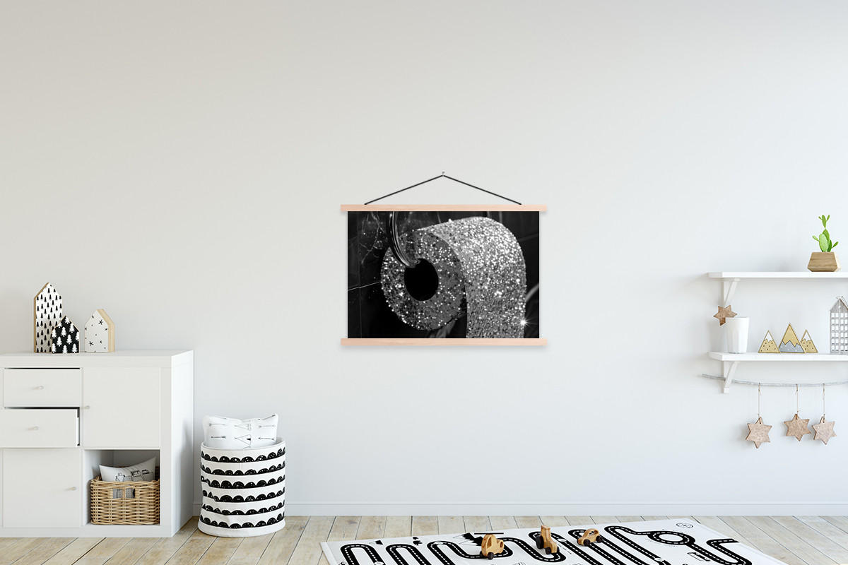 POSTER WC - Toilettenpapier - Schwarz und weiß - Glitter 90x60 cm - Silberfarben, Textil (90/60/0.15cm) - MuchoWow