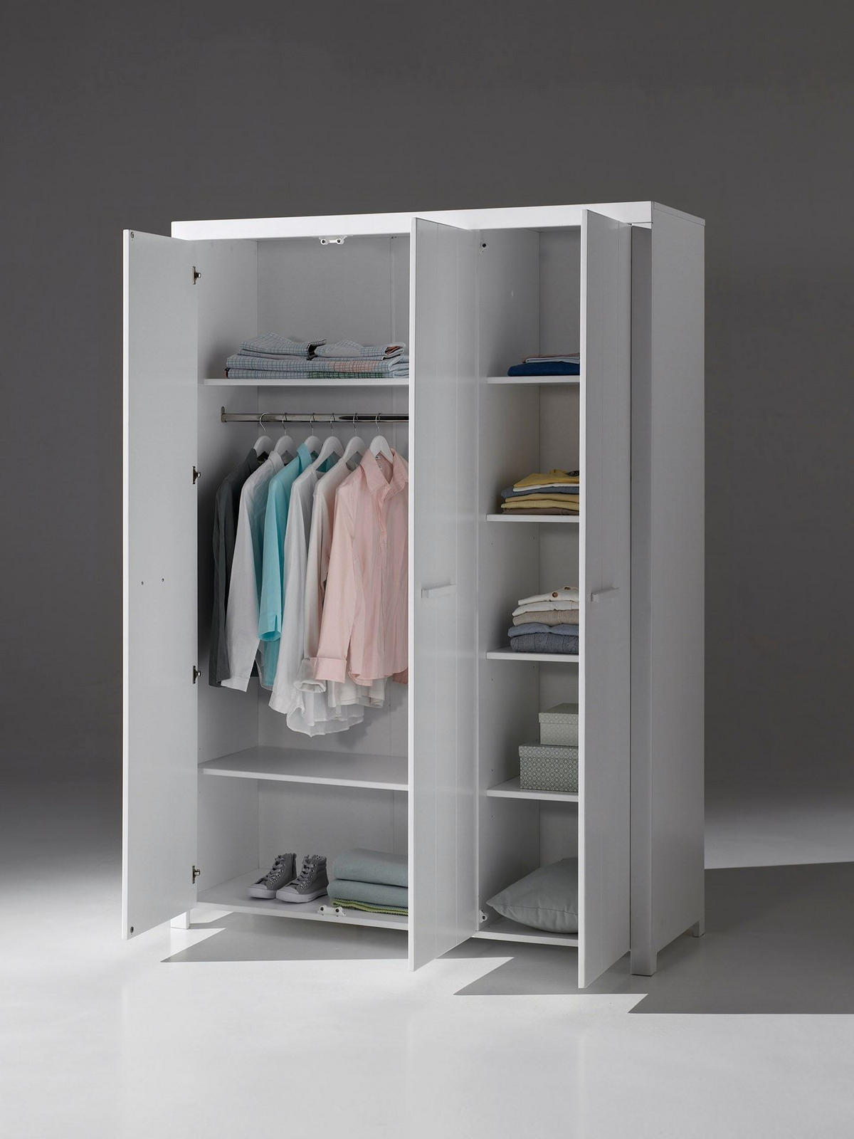 KINDERZIMMERSCHRANK Karalynn 144x58x206 mit 3 Türen MDF Weiß - Weiß, Holzwerkstoff (114/206/58cm) - 58aufmkessel