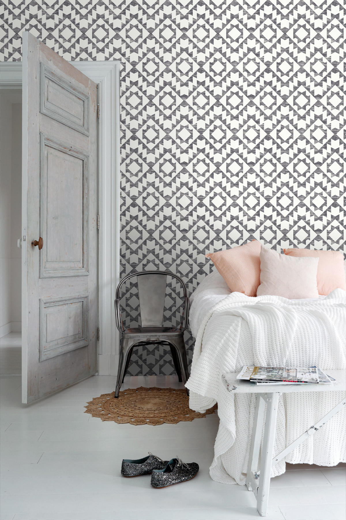 TAPETE Marrakescher Aztec-Teppich 53 cm x 10.05 m - Schwarz, Papier (53/1000cm) - ESTAhome