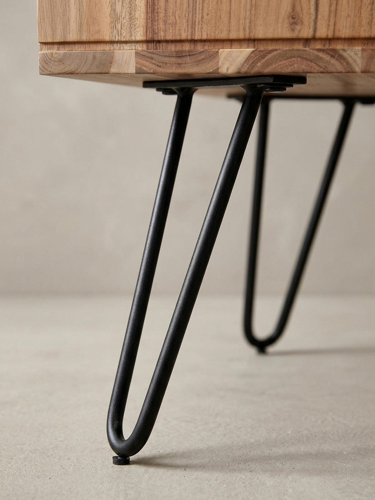 COUCHTISCH aus massivem Akazienholz mit Metallgestell und Stauraum im modernen Design - Beige/Schwarz, Holz/Metall (60/60/40cm) - KADIMA DESIGN