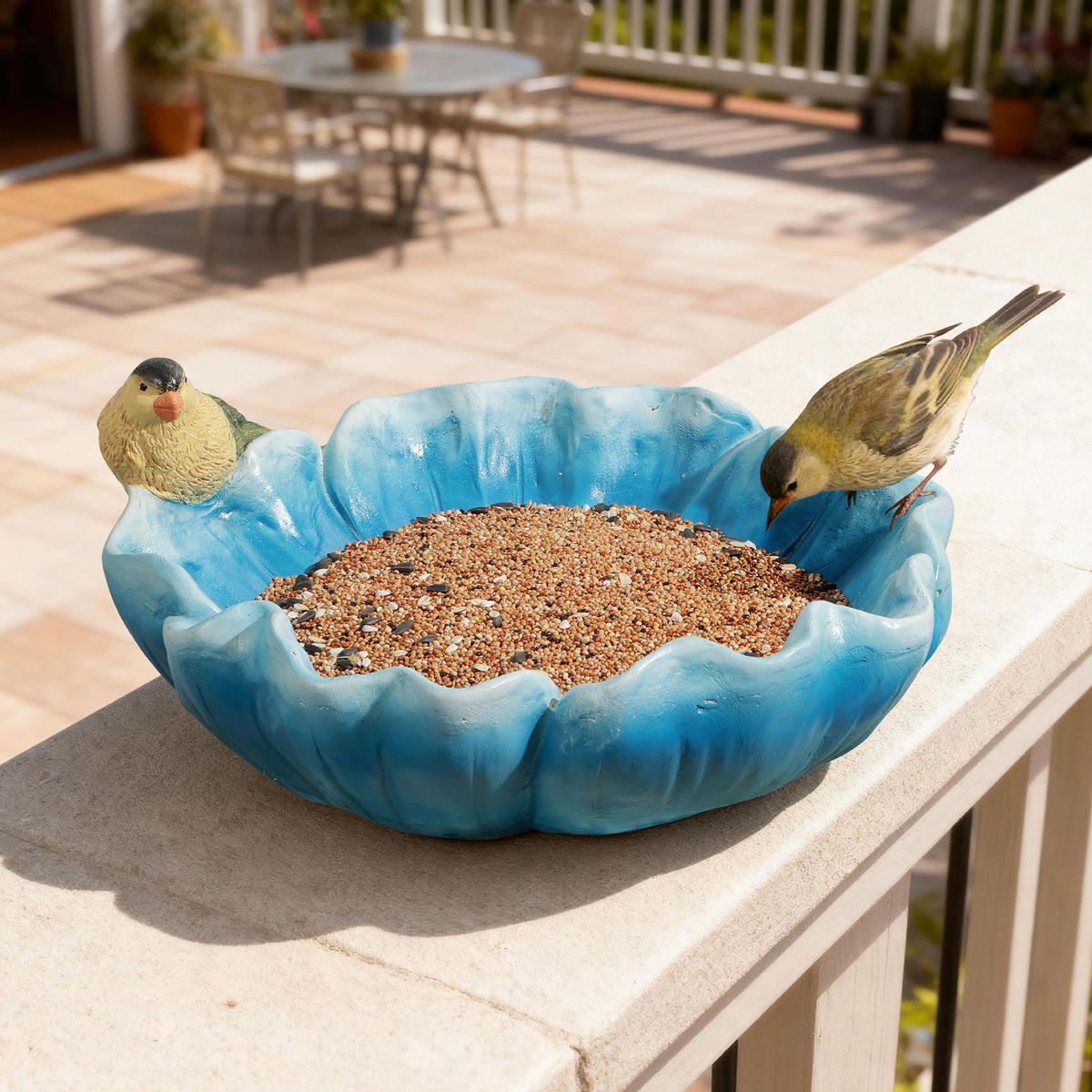 VOGELFUTTERSPENDER in Form einer blauen Lotusblüte mit Deko-Vogel 40x37cm Dekoration für Balkon und Hof - Multicolor, Naturmaterialien (39.5/16/37cm) - Hometopia