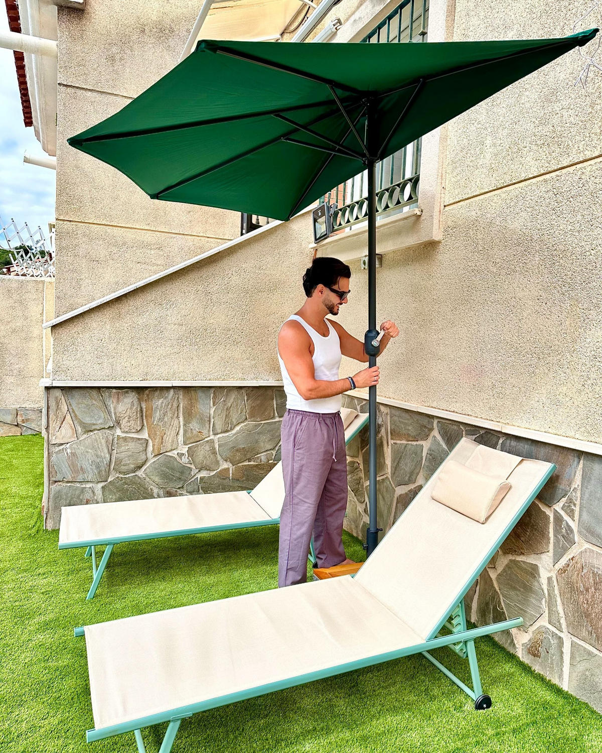 SLUNEČNÍK půlkulatý 270/100/235 cm zelený Galati - černá/zelená barva, textil (270/100cm) - Beliani