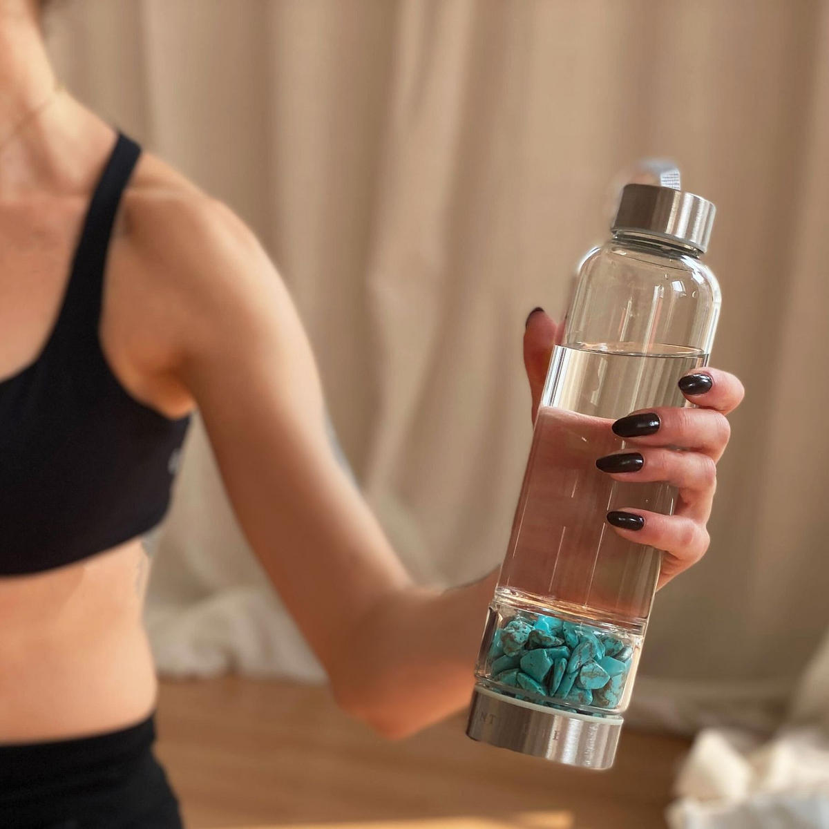 WASSERFLASCHE mit Heilsteinen und Tasche 400ml - Blau, Glas (0.4L) - Intirilife