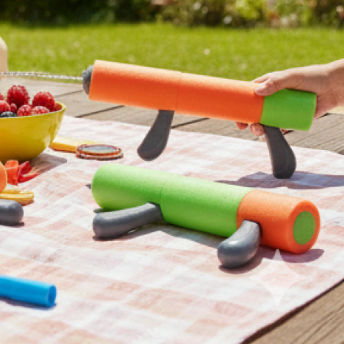 WASSERPISTOLE 4er Set 44 cm Bunt, Wasserblaster, Wasserspielzeug, Poolspielzeug, Strandspielzeug, Gartenspielzeug, Outdoor Spielzeug, Sommer Spielzeug - Schwarz/Orange, Kunststoff (50/30/10cm) - Sena