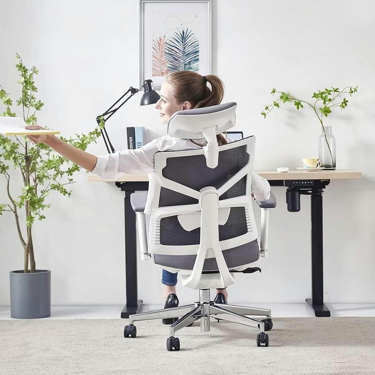 BÜROSTUHL mit adaptiver Rückenlehne und 4D Armlehnen Weiß - Grau, Kunststoff (65/131/70cm)