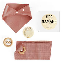 BABY Geschenkset 4-tlg. zur Geburt mit Halstuch, Rassel, Karte, Schmusetuch rostrot - Rot, Textil (10/10cm) - Sämann – make a difference.