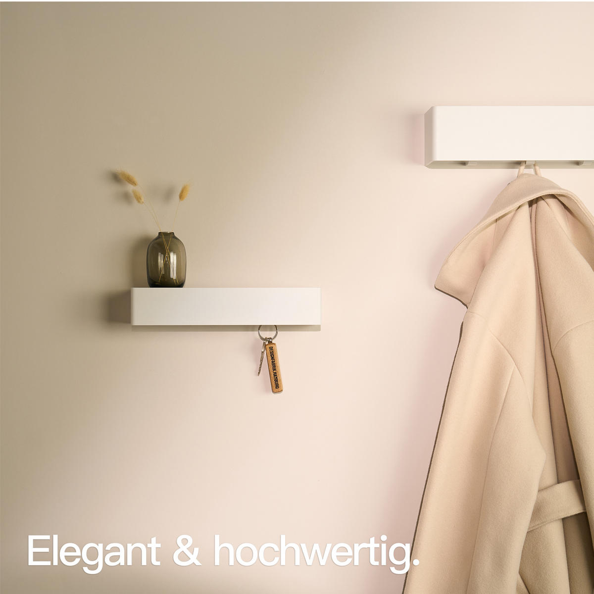 SCHLÜSSELBRETT MIT ABLAGE - Weiß, Metall (28/5.5/7.5cm) - Designfabrik Hamburg