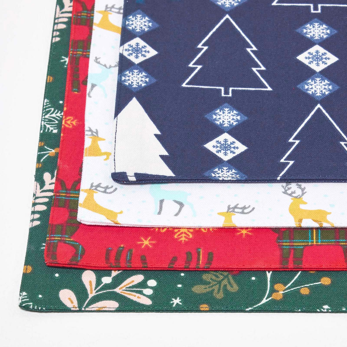 TISCHSET Rentier 4er-Set, rote Platzsets Weihnachten 30/45 cm - Rot, Textil (30/45cm) - Homescapes