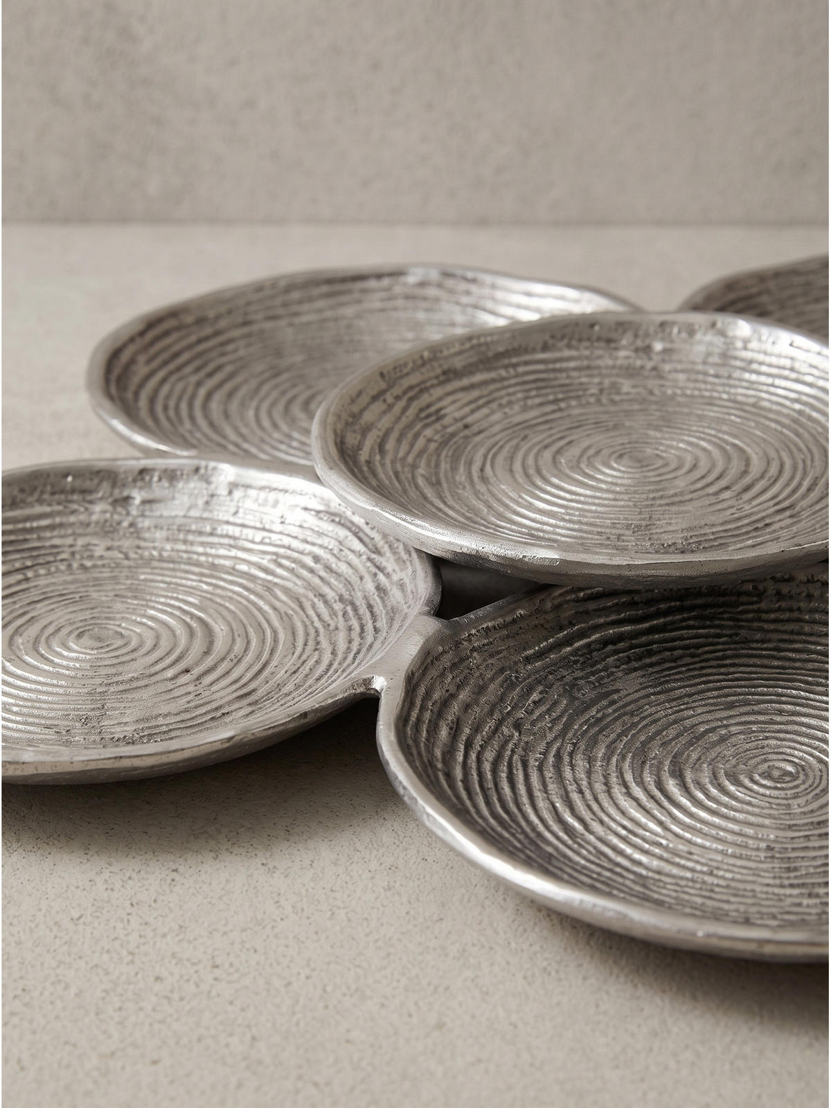 DEKOSCHALE CARMONA, Aluminium, handgefertigt, Silber, Ø 44 x 4 cm - Silberfarben, Metall (44/4cm) - KADIMA DESIGN