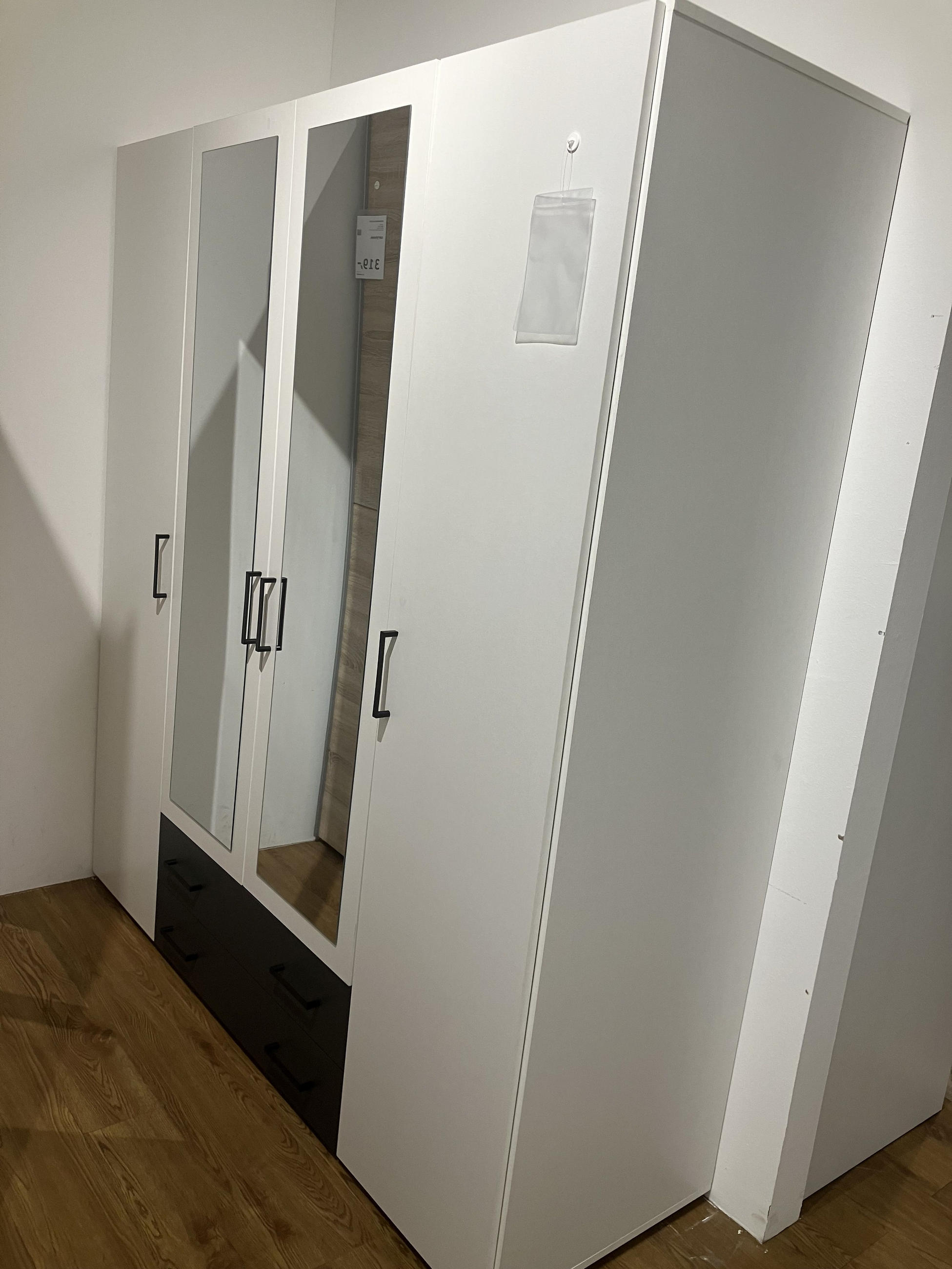 OMARA S KLASIČNIMI VRATI BASE 4 - Xora