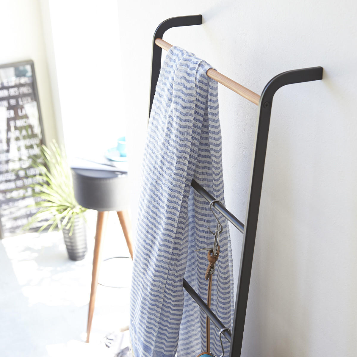 HANDTUCHLEITER mit 6 Sprossen - H160 cm - Schwarz, Metall (24/160/45cm) - Yamazaki