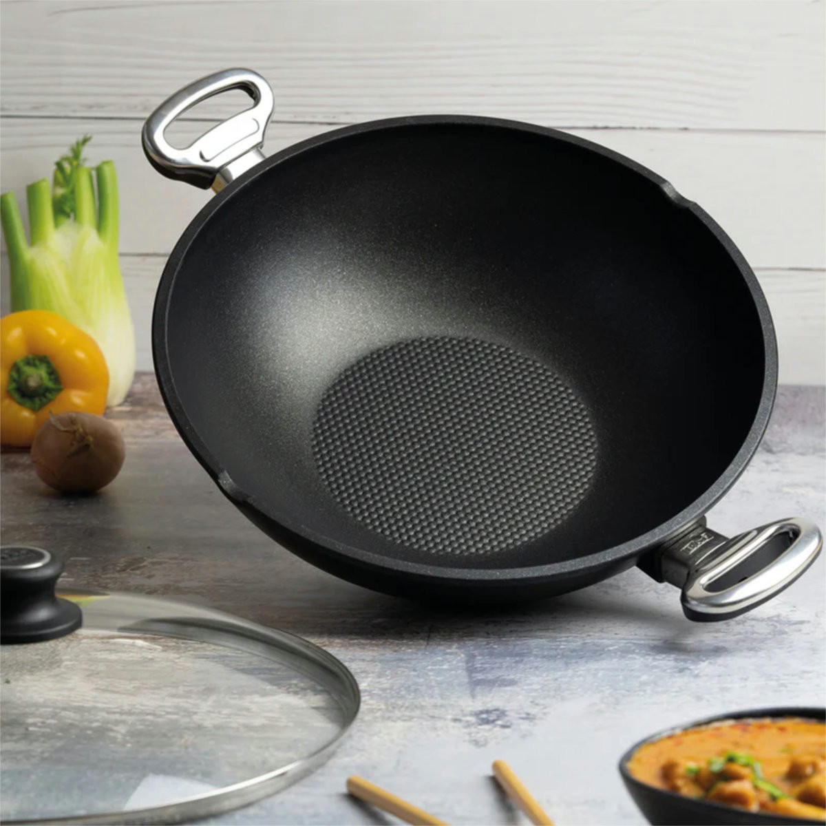WOKPFANNE mit Deckel 30 cm GIGANT Newline für alle Herdarten - Schwarz, Metall (30cm) - BAF